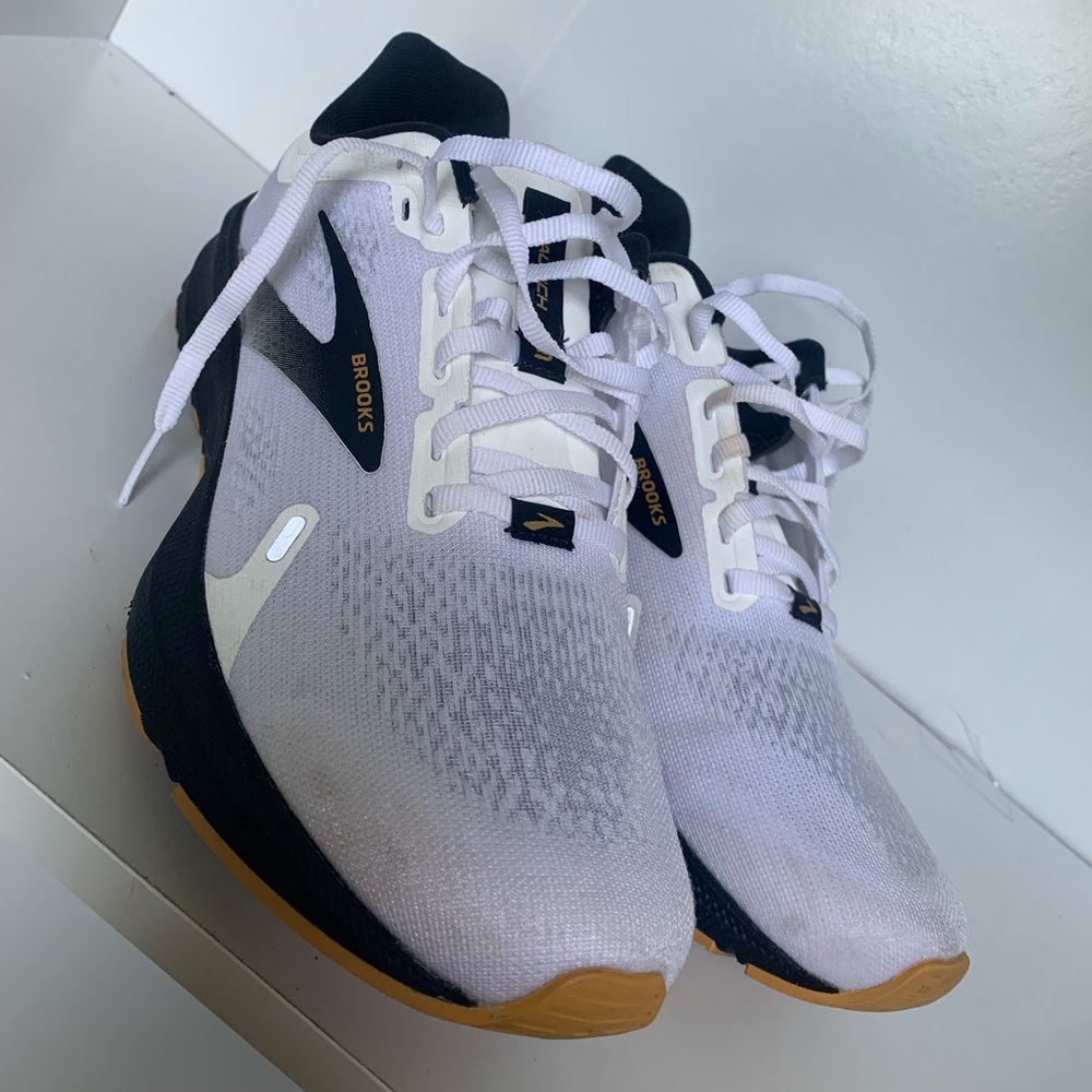 Brooks Launch 9 running shoes